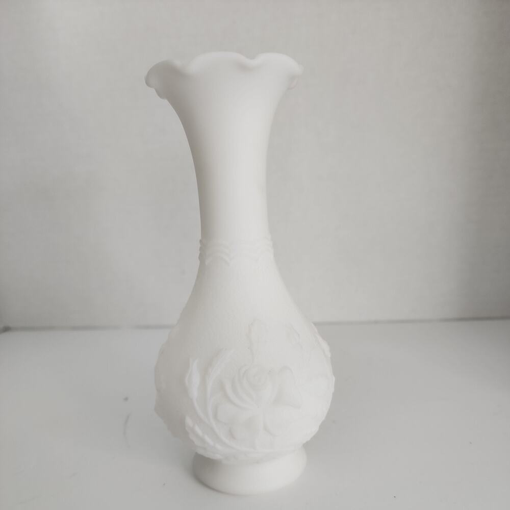 Vtg Imperial Glass White Doeskin Rose 6" Bud Vase-Matte Finish